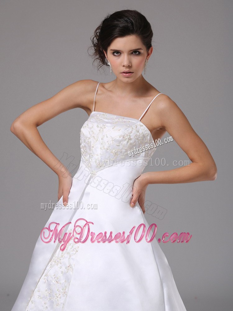 Spaghetti Straps For Luxurious Wedding Dress with Lace Court Train