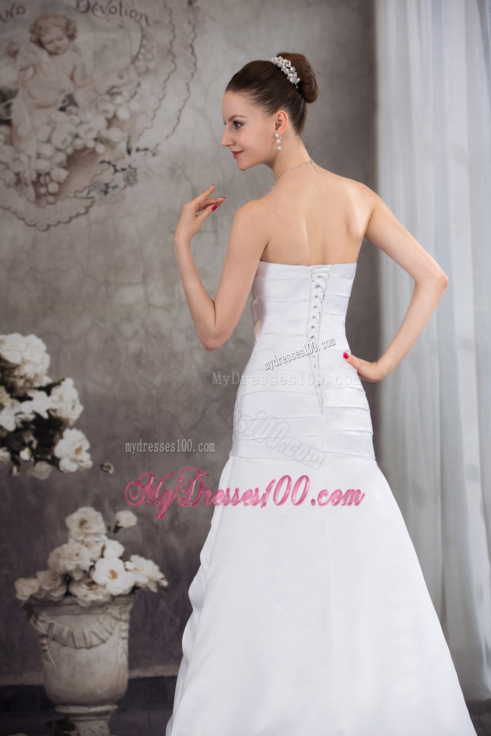 Sweetheart A-line Brush Train Pleat Wedding Dress