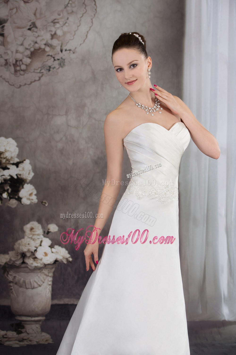 Sweetheart Brush Train Appliques Wedding Dresses for Cheap