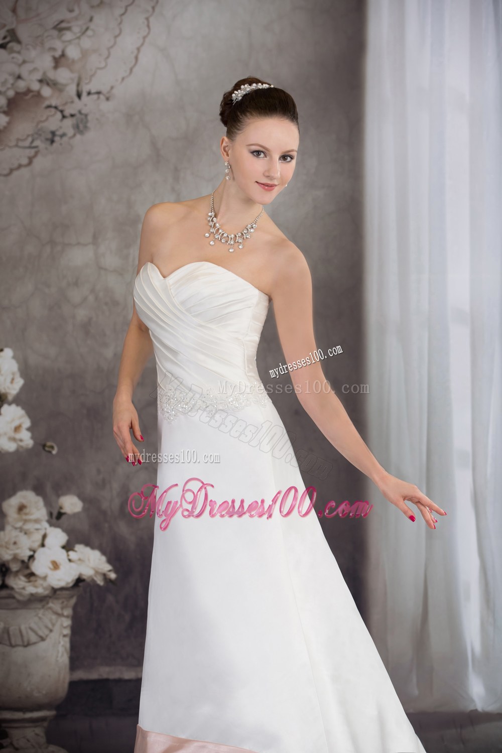 Sweetheart Brush Train Appliques Wedding Dresses for Cheap