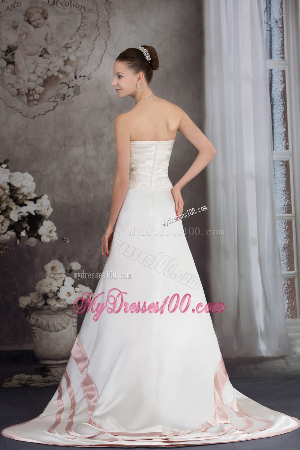 Sweetheart Brush Train Appliques Wedding Dresses for Cheap