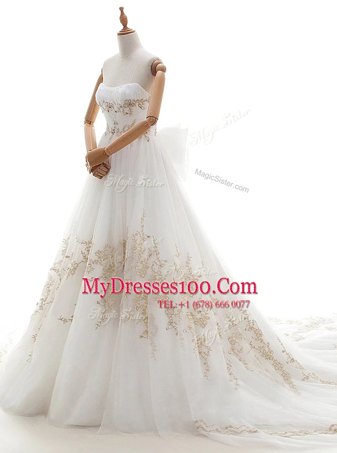 White Strapless Neckline Appliques and Bowknot Wedding Dress Sleeveless Lace Up