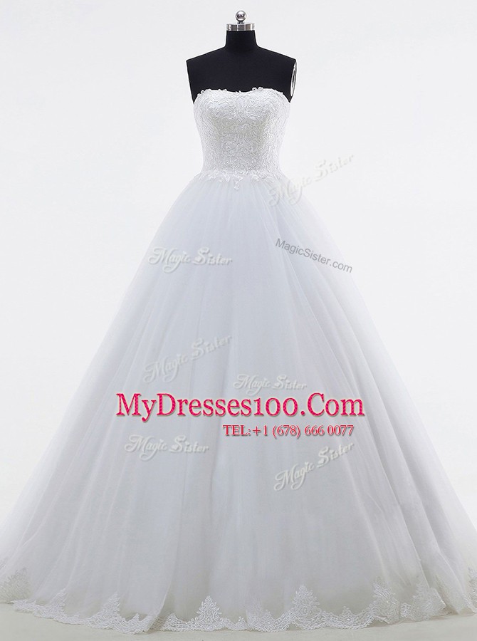 Best White Ball Gowns Strapless Sleeveless Tulle With Brush Train Clasp Handle Lace and Appliques Wedding Dresses