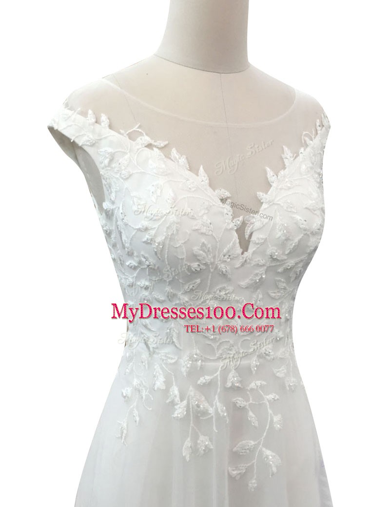 Scoop Sleeveless Tulle With Brush Train Clasp Handle Wedding Gown in White with Lace