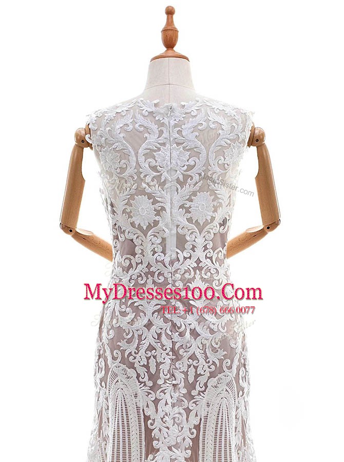 Scalloped Sleeveless Lace With Brush Train Zipper Wedding Gown in White with Appliques