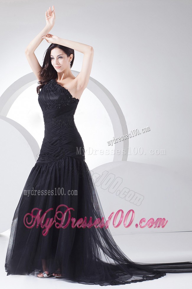 Ruching Decorate One Shoulder Black Brush Train Celebrity Dress