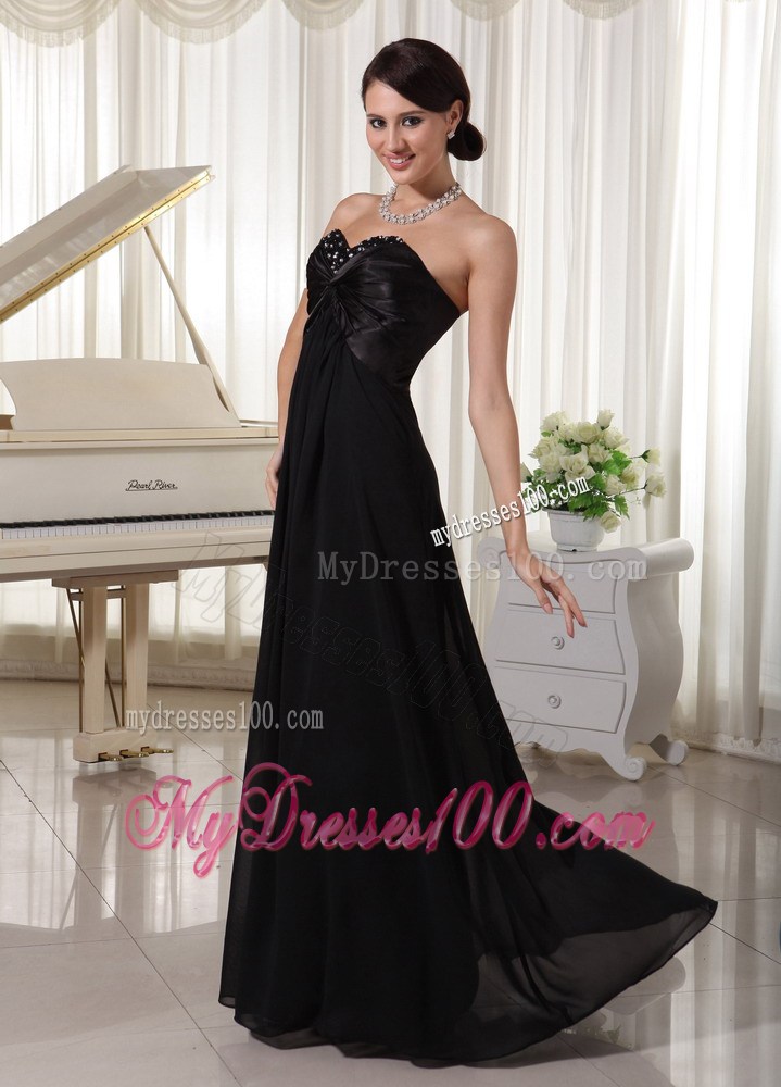 2013 Sweetheart Beaded Black Graduation Dresses For Formal Evening