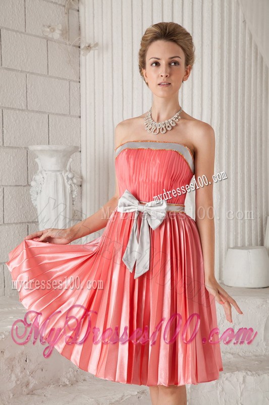 Watermelon Sheath Strapless Knee-length Graduation Dresses with Bow