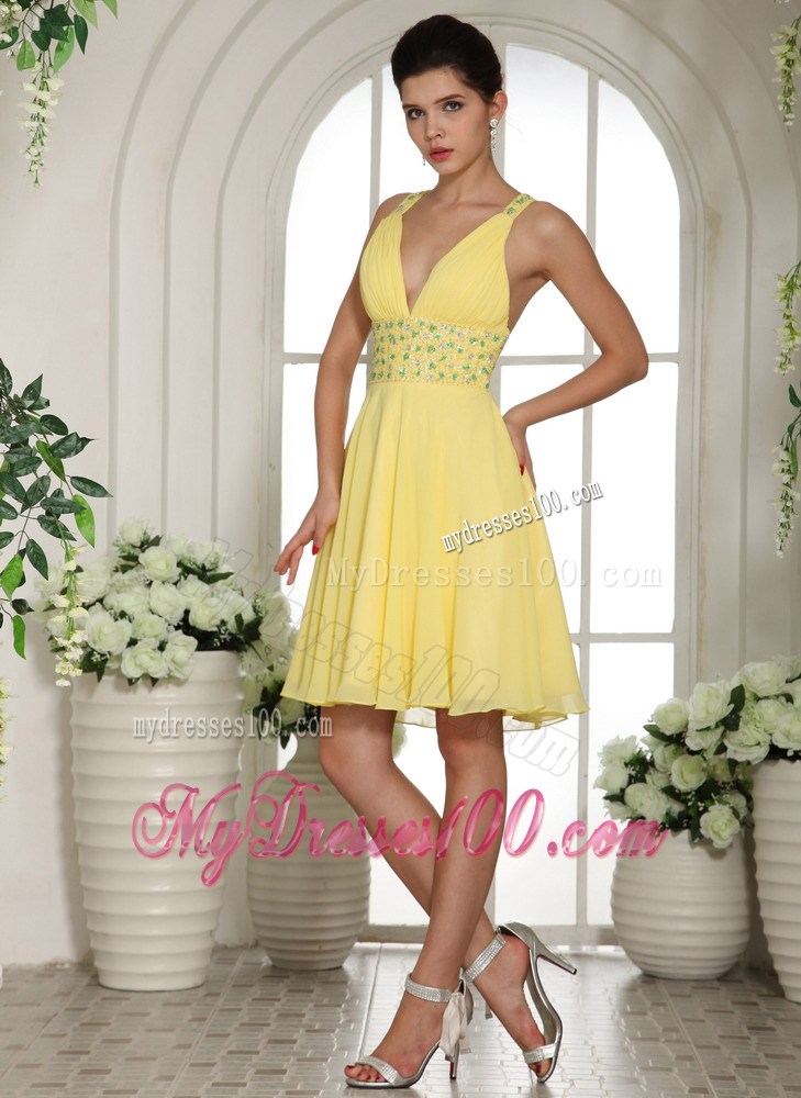 Light Yellow V-neck Empire Homecoming Dresses With Beaded