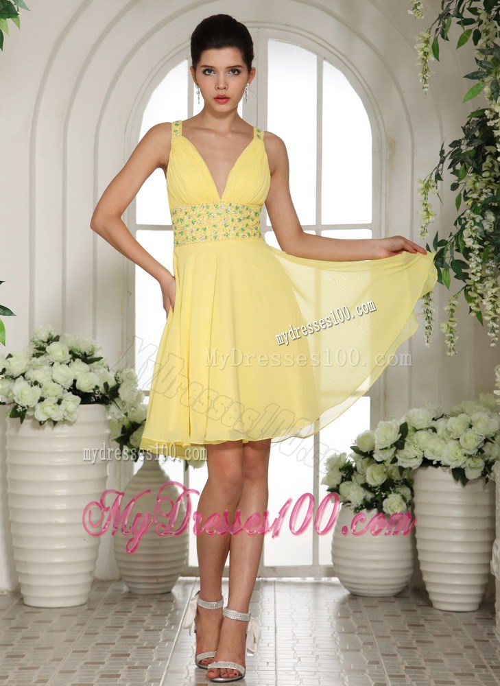 Light Yellow V-neck Empire Homecoming Dresses With Beaded