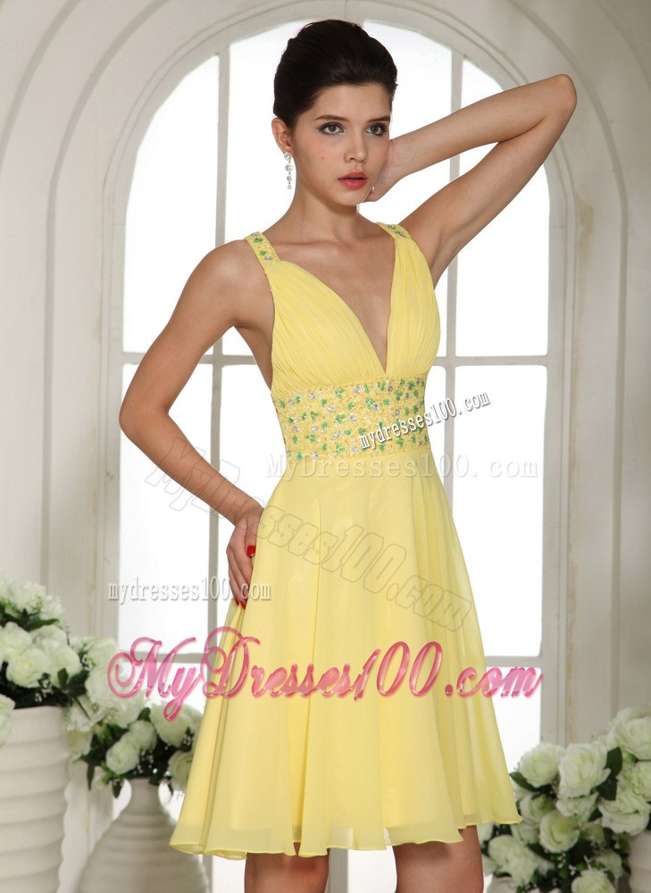Light Yellow V-neck Empire Homecoming Dresses With Beaded