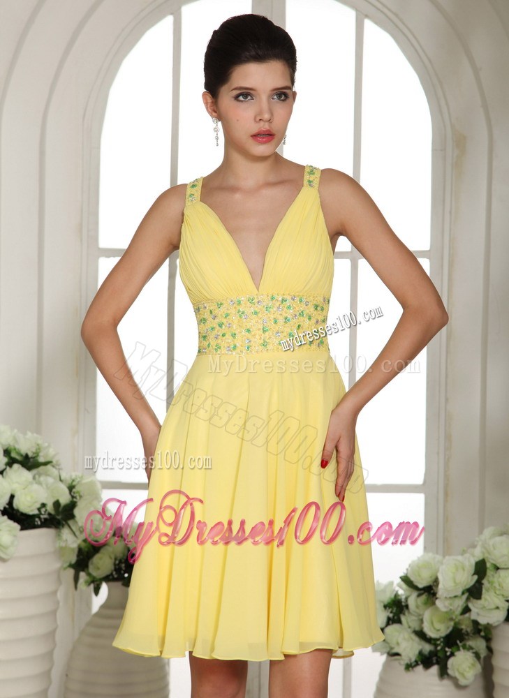 Light Yellow V-neck Empire Homecoming Dresses With Beaded