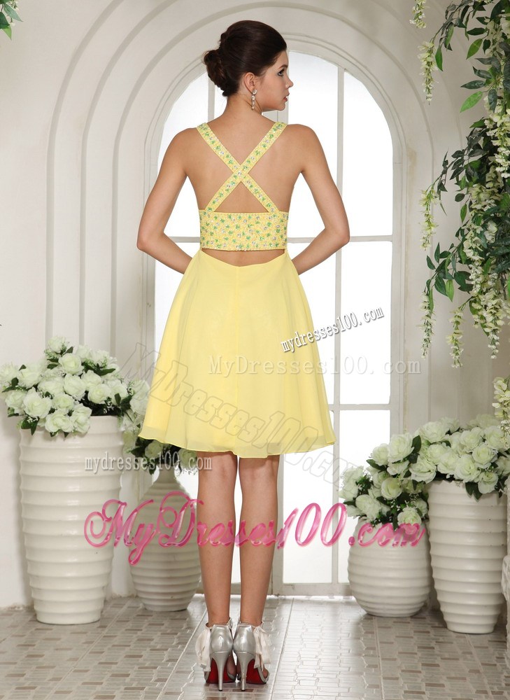 Light Yellow V-neck Empire Homecoming Dresses With Beaded