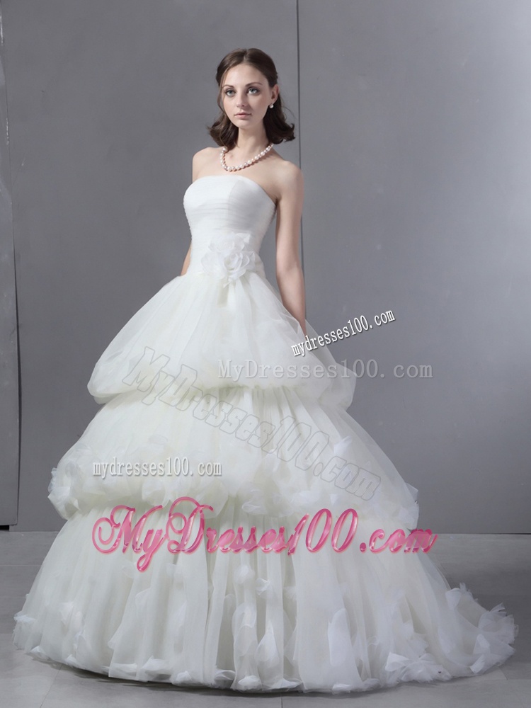 2016 Classical Strapless Wedding Dress with Ruffles and Ruching