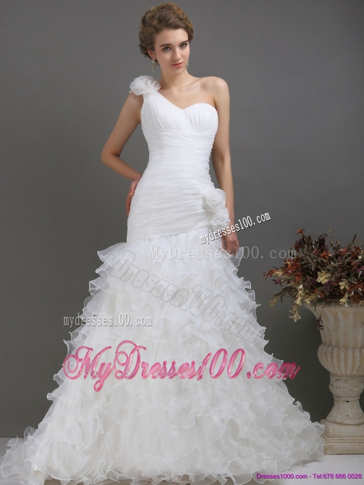 2016 Exquisite One Shoulder Wedding Dress with Ruching and Hand Made Flowers