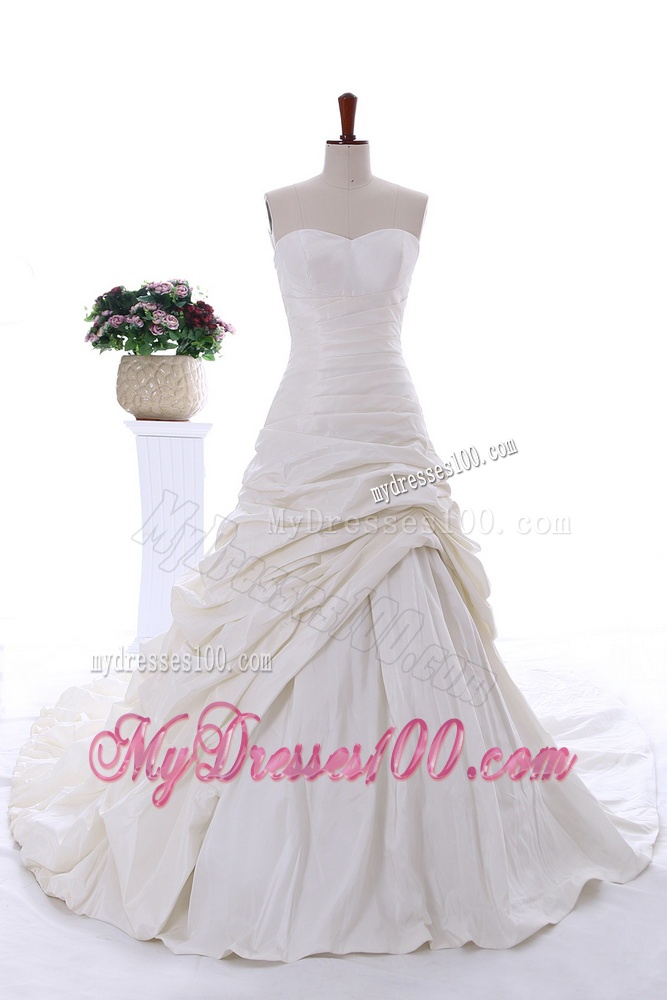 Luxurious Ruching Chapel Train Wedding Dresses for 2016