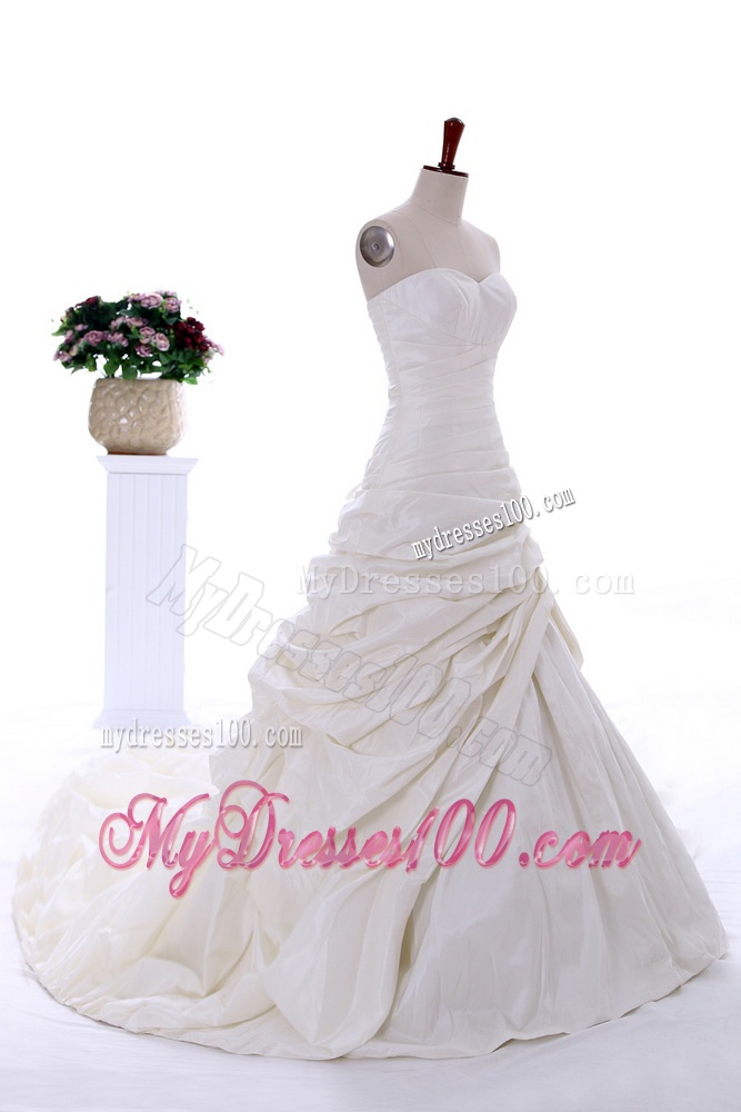 Luxurious Ruching Chapel Train Wedding Dresses for 2016