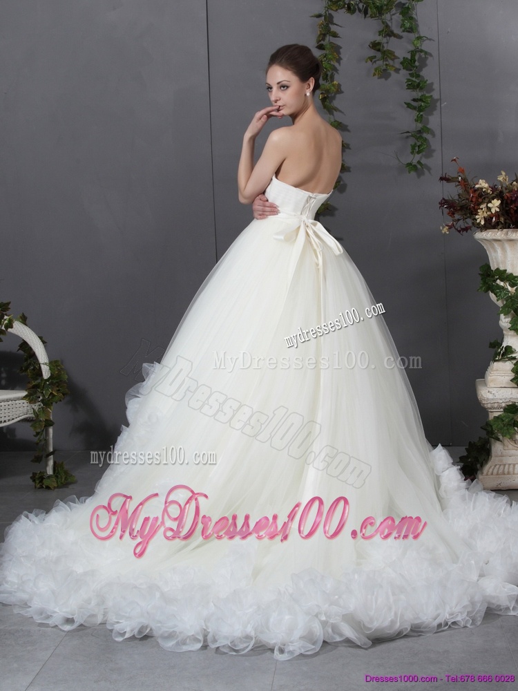 New Style Ruffled White Wedding Dresses with Chapel Train