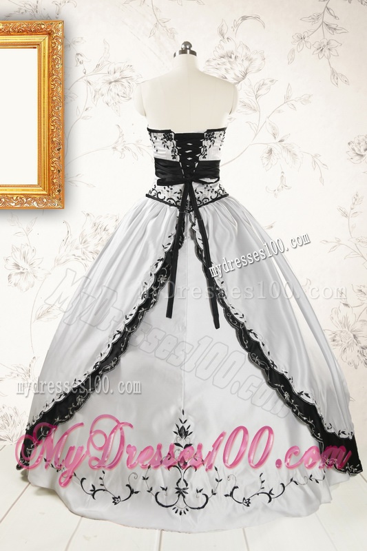 2016 Customize Embroidery White and Black Quinceanera Dresses
