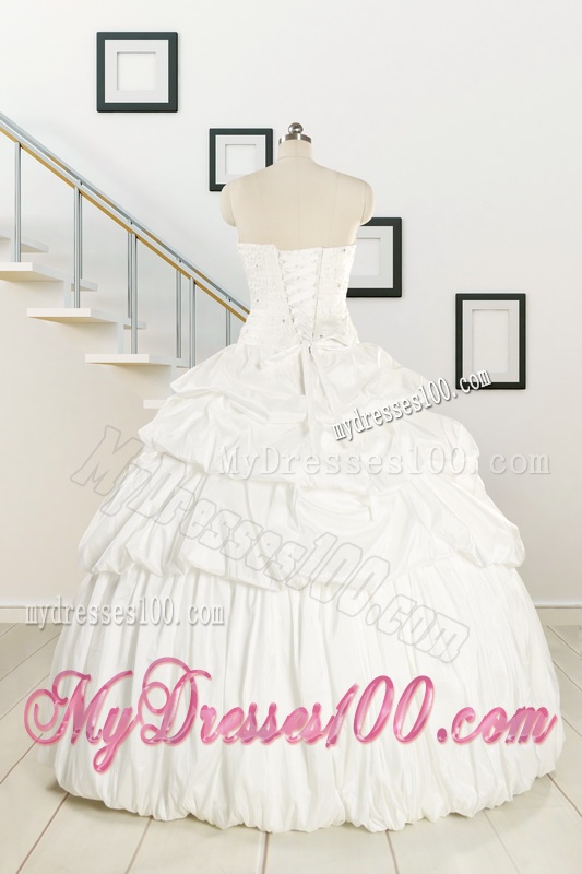 2016 White Taffeta Dresses For Quinceanera with Beading and Pick Ups