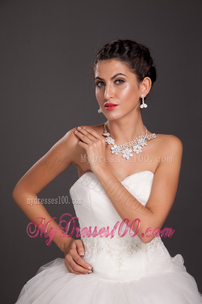 Dreamlike Flower Shaped Jewelry Set Including Necklace And Earrings