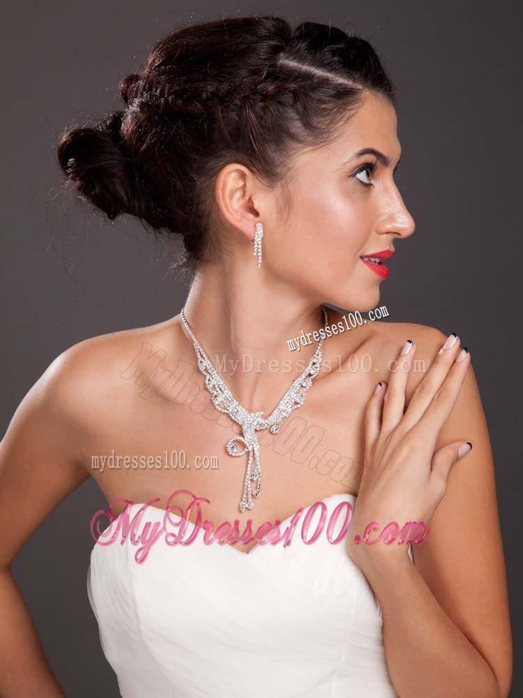 Luxurious Imitation Pearl Ladies' Jewelry Set Including Necklace And Earrings