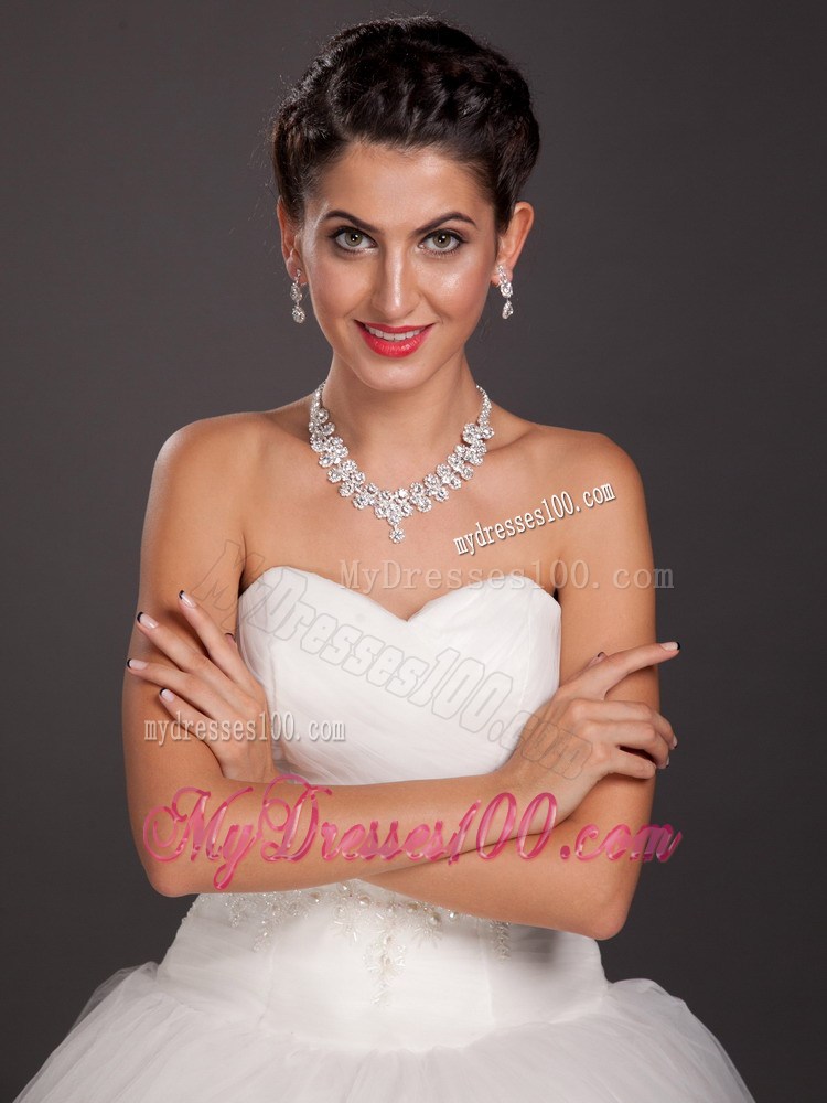 Luxurious Imitation Pearl Ladies' Jewelry Set Including Necklace And Earrings