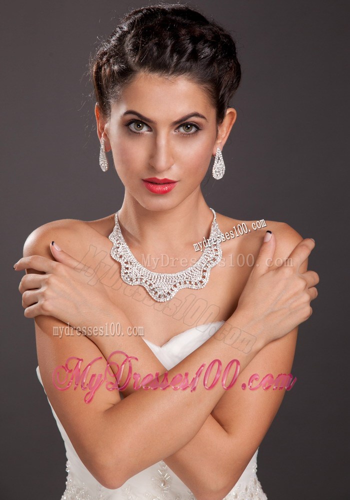 Shimmering Ladies Imitation Pearl Necklace and Earrings Jewelry Set