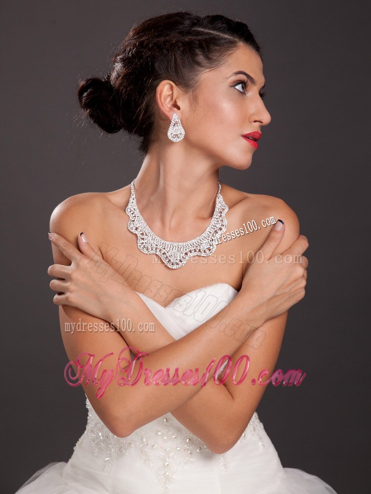 Shimmering Ladies Imitation Pearl Necklace and Earrings Jewelry Set