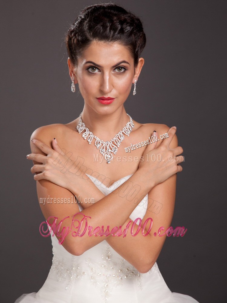 Shimmering Ladies Imitation Pearl Necklace and Earrings Jewelry Set