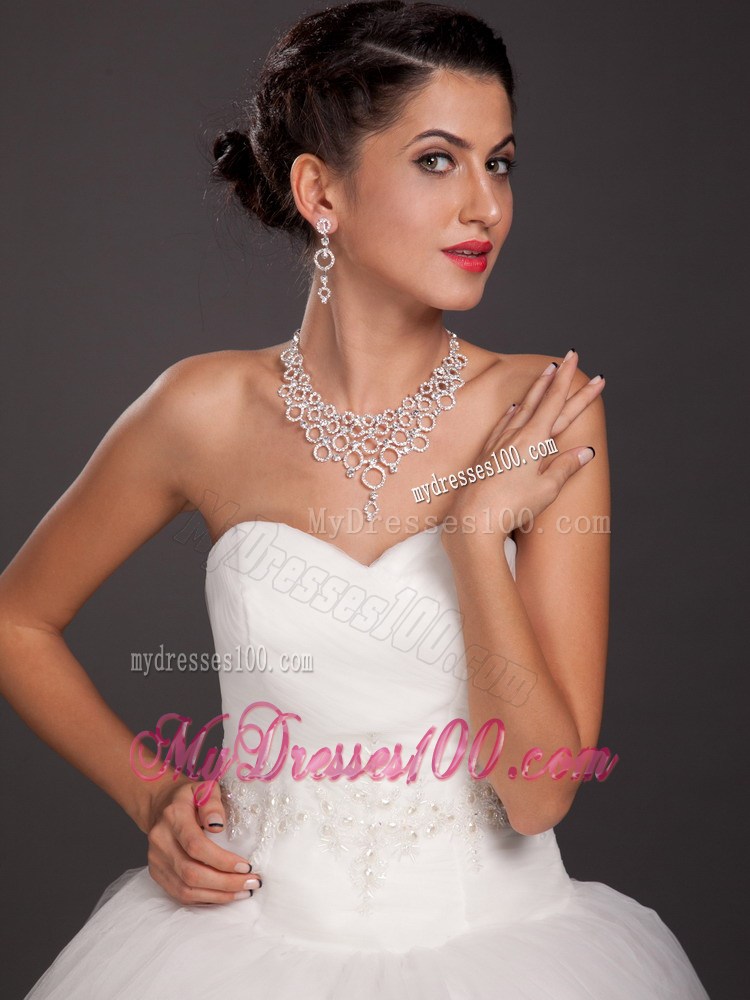Shimmering Ladies Imitation Pearl Necklace and Earrings Jewelry Set