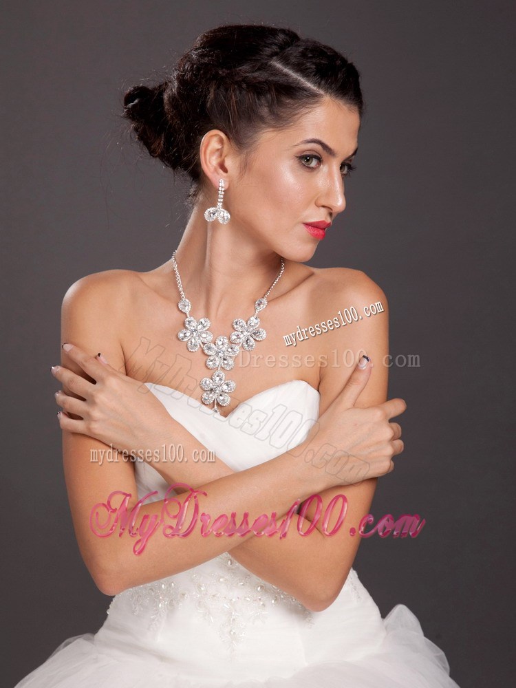 Stunning Rhinestone Alloy Flower shaped Ladies Necklace and Earrings Jewelry Set