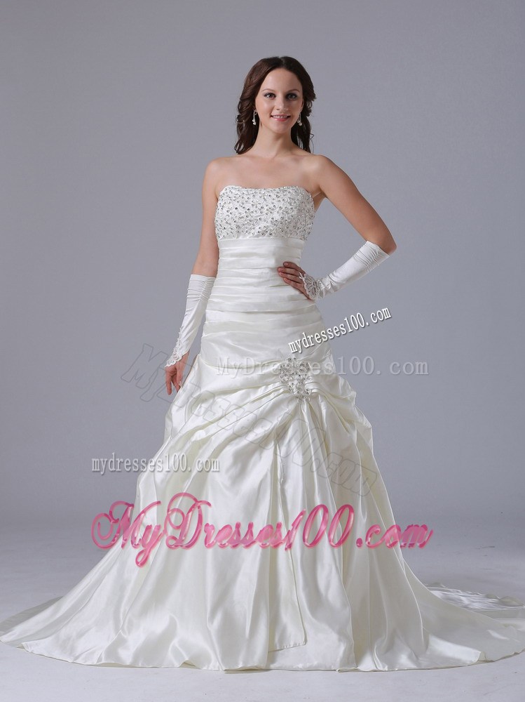 Classic Ruching Sweep Train Bridal Gown Shining with the Shiny Diamonds
