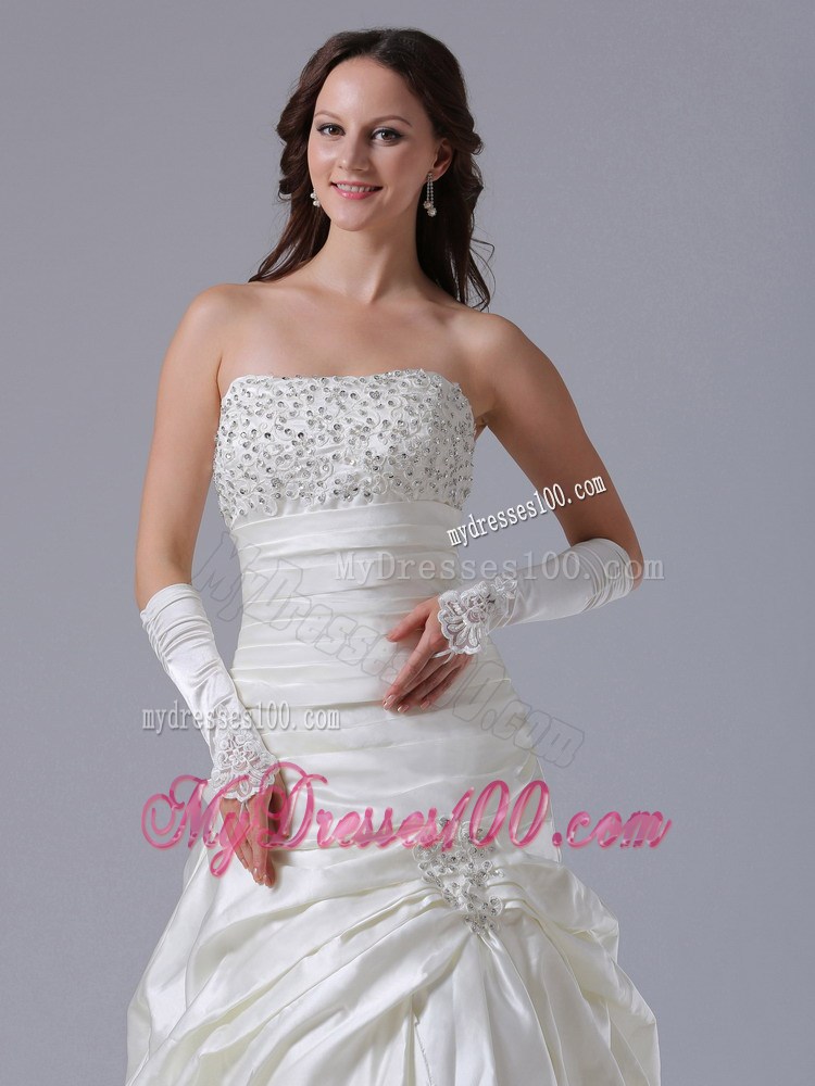Classic Ruching Sweep Train Bridal Gown Shining with the Shiny Diamonds