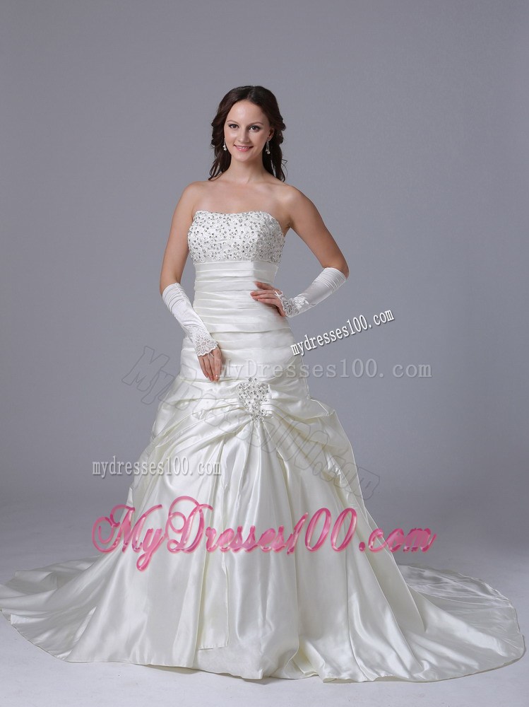 Classic Ruching Sweep Train Bridal Gown Shining with the Shiny Diamonds