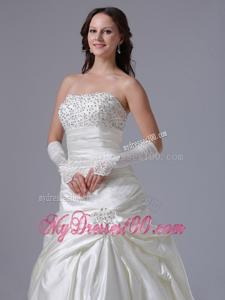Classic Ruching Sweep Train Bridal Gown Shining with the Shiny Diamonds