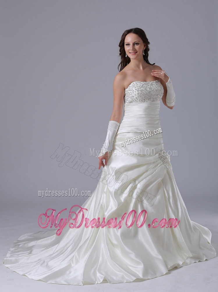 Classic Ruching Sweep Train Bridal Gown Shining with the Shiny Diamonds