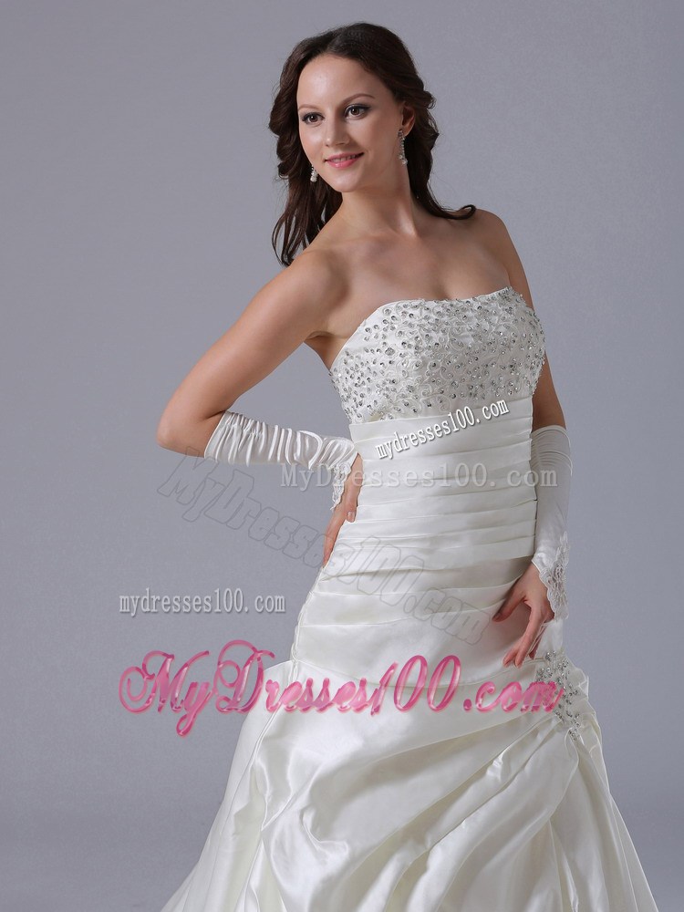 Classic Ruching Sweep Train Bridal Gown Shining with the Shiny Diamonds