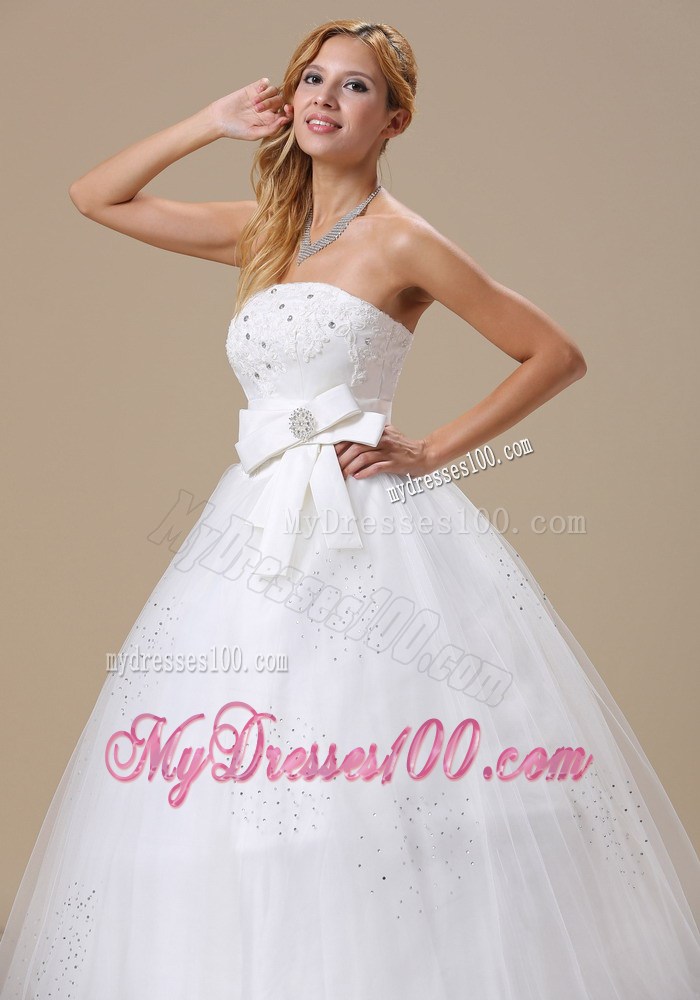 Strapless Floor-length Lace-up Wedding Dresses with Beading and Appliques