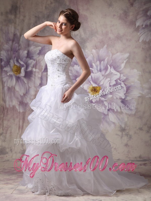 Sophisticated Strapless White Dress for Bride with Pick-ups Appliques