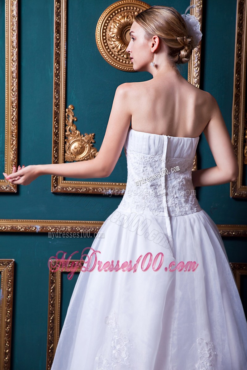Zipper-up Back Appliques Bridal Gown with Lace Flowers Hemline