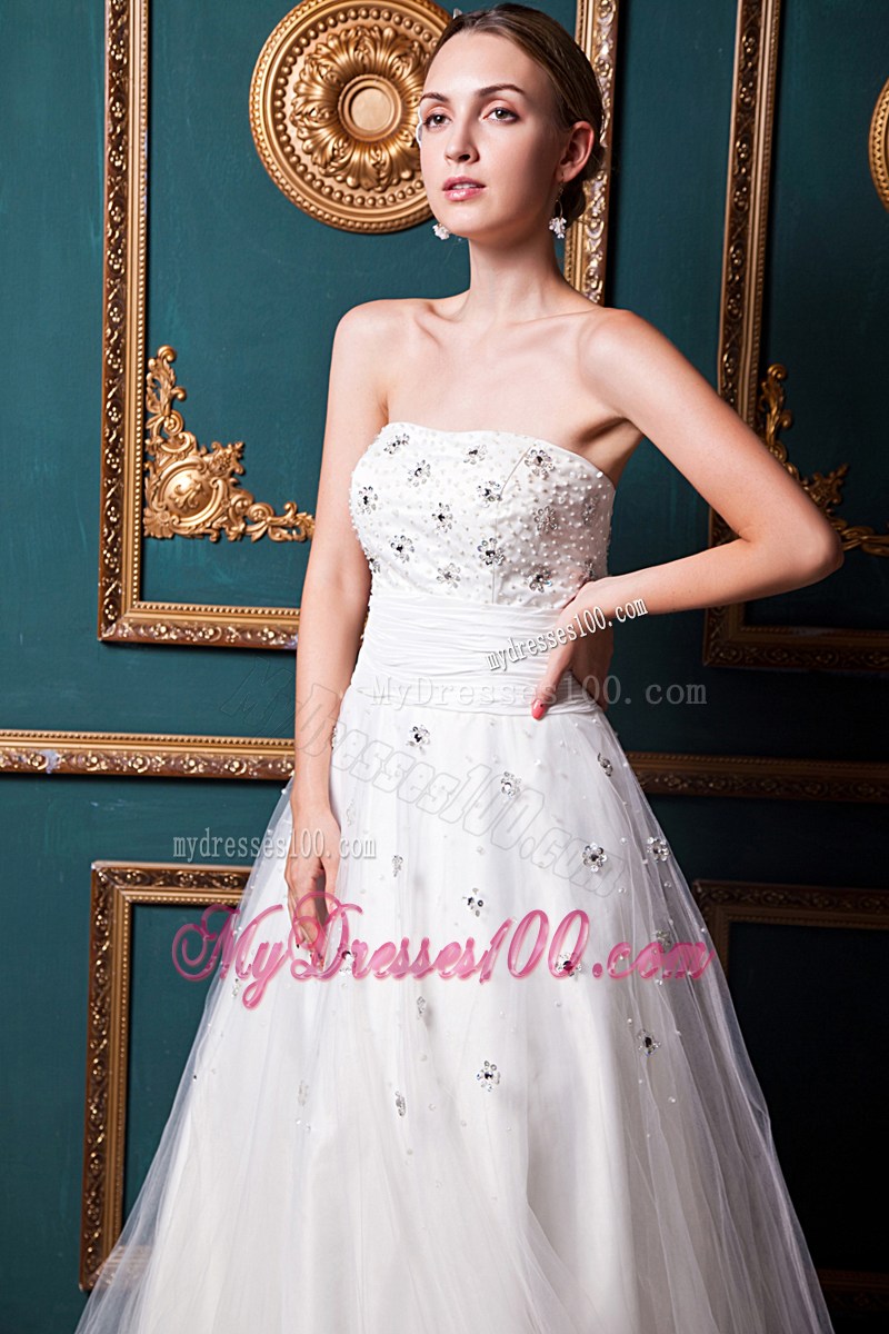 Chic Jewelry and Small Flowers Bridal Gowns with Ruching Ribbon