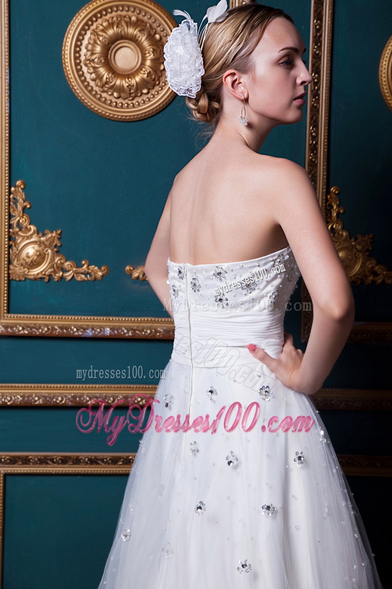 Chic Jewelry and Small Flowers Bridal Gowns with Ruching Ribbon