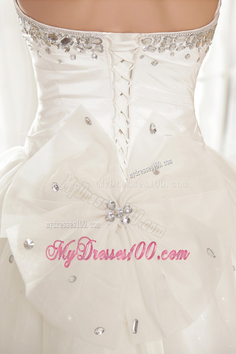 Cute Sweetheart Beaded White Wedding Gown with Handmade Flower on Back