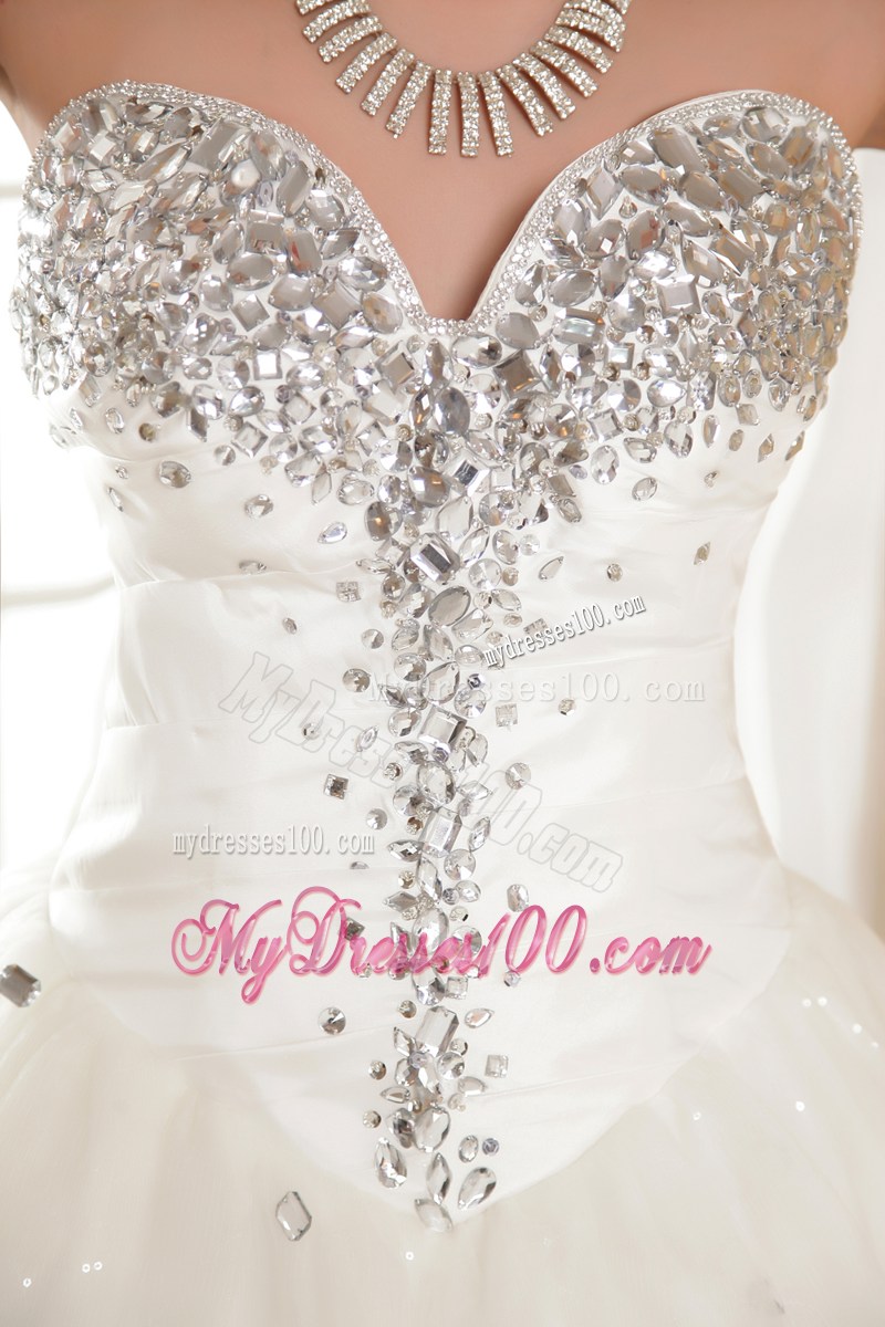 Cute Sweetheart Beaded White Wedding Gown with Handmade Flower on Back