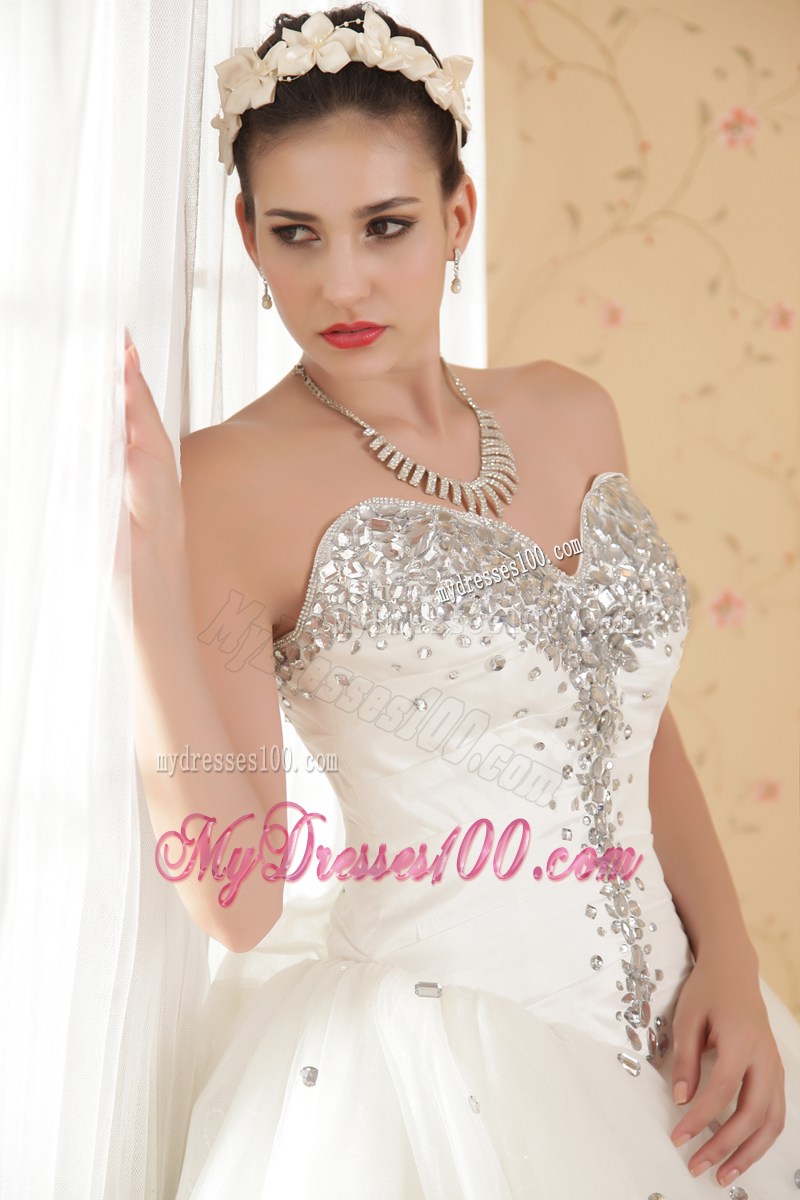 Cute Sweetheart Beaded White Wedding Gown with Handmade Flower on Back