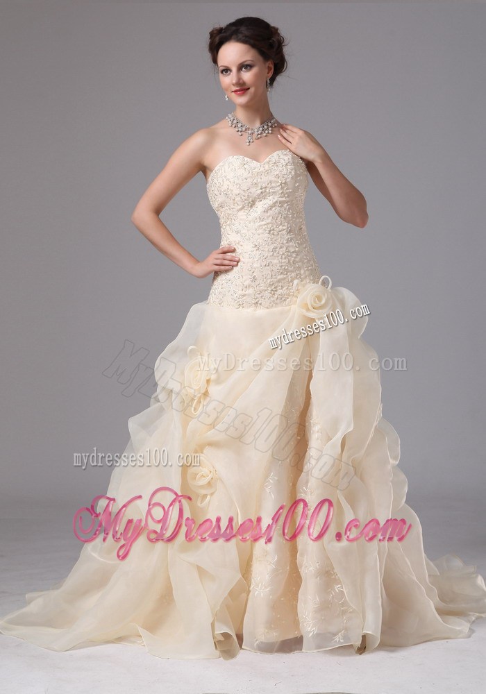 Handle Flowers Pick-ups and Beaded Appliques Decorated Wedding Gowns