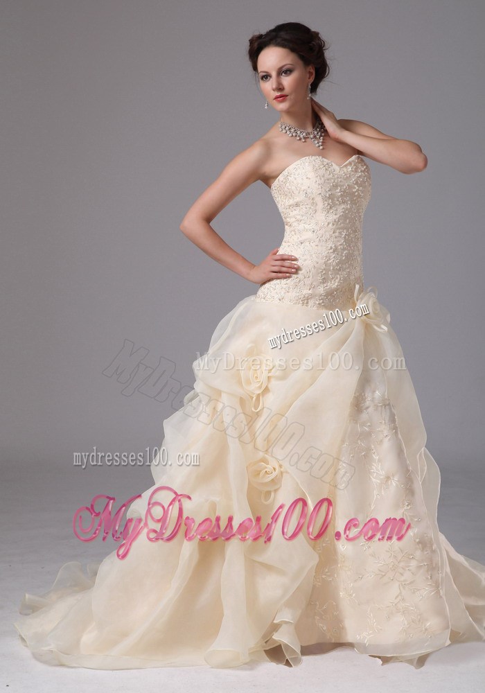 Handle Flowers Pick-ups and Beaded Appliques Decorated Wedding Gowns