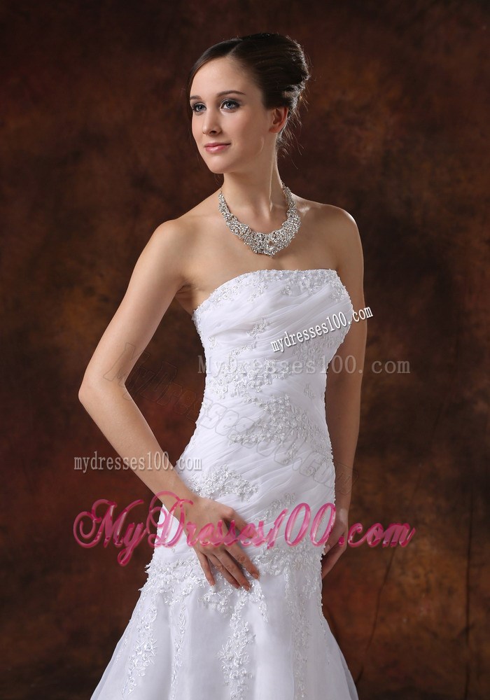 Appliques Decorated Brush Train Strapless Bridal Dresses with Ruffled Edge