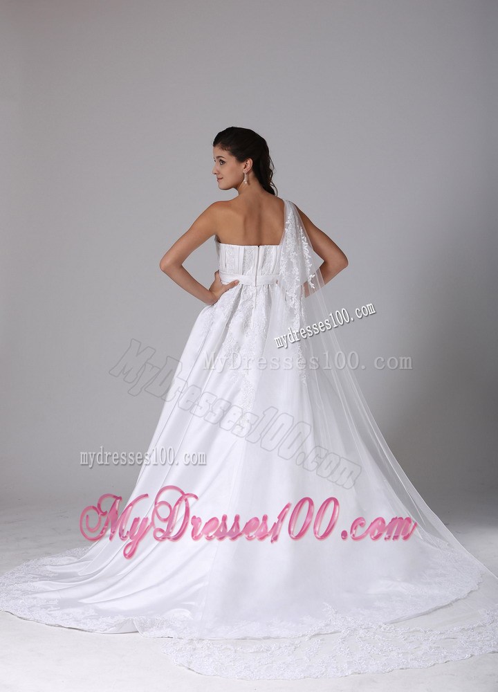 One Shoulder Watteau Train Wedding Gowns Decorated with Appliques